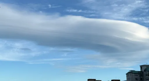 台北天空一早驚見「飛碟雲」 專家點名這區要降溫了