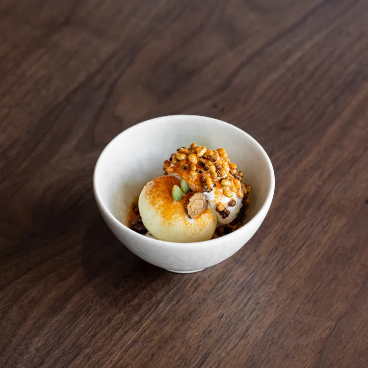 Mingles餐廳經典料理「Jang Trio」可說是姜主廚集「韓味」大成的絕佳代表作，亦是其Mingles餐廳的招牌暢銷甜品。台北晶華提供