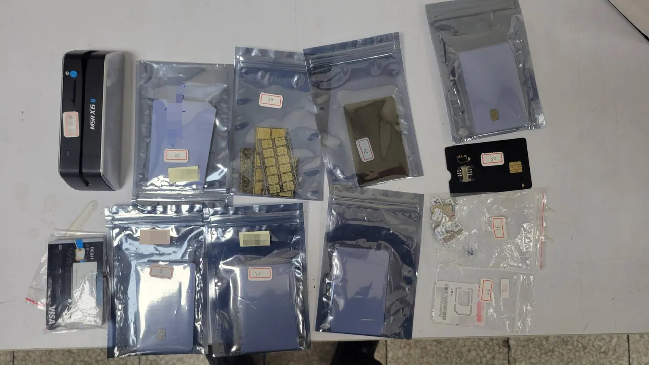 警方破獲智慧型盜刷集團,查扣相關證物。民眾提供