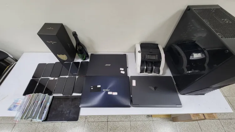 警方破獲智慧型盜刷集團，查扣相關證物。民眾提供