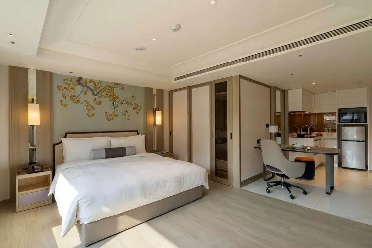 瀚寓酒店即日起推出「夏輕旅。午茶時光」住房專案，入住尊榮客房，每晚最低6400元起，再享「夢遊花園的雙人午茶」乙套。瀚寓酒店提供