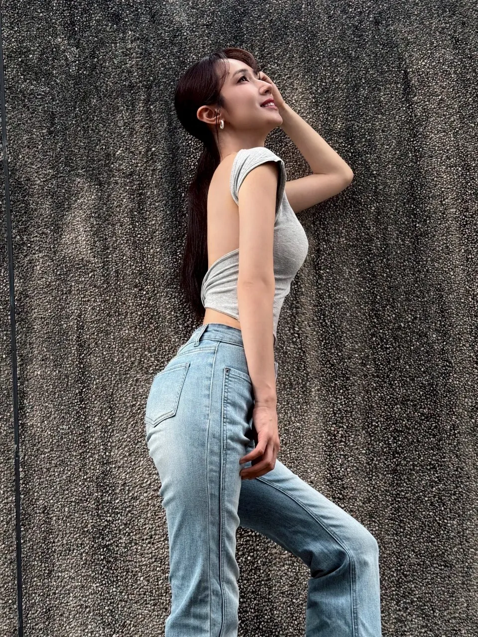 小薰瘦成一道闪电。美体专科提供