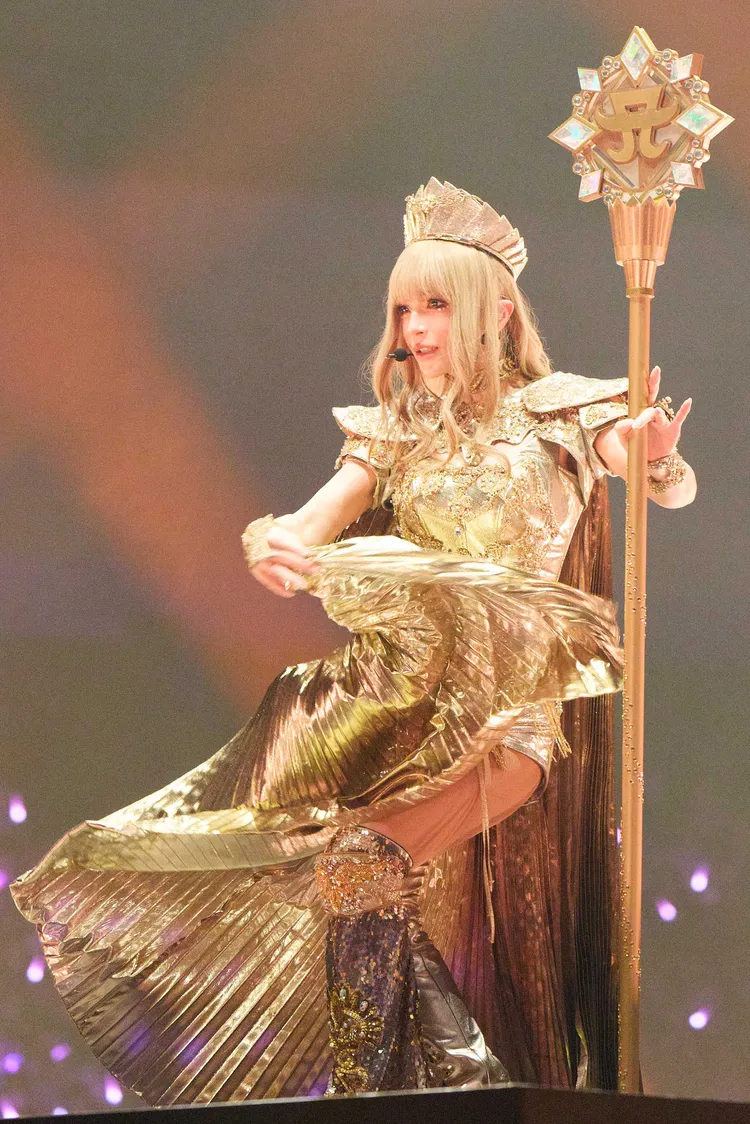 濱崎步今晚化身埃及女王霸氣登場。大步整合行銷提供