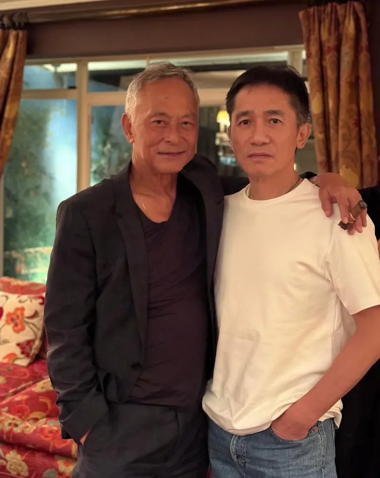 杜琪峯跟梁朝偉合影。翻攝IG @carinalau1208