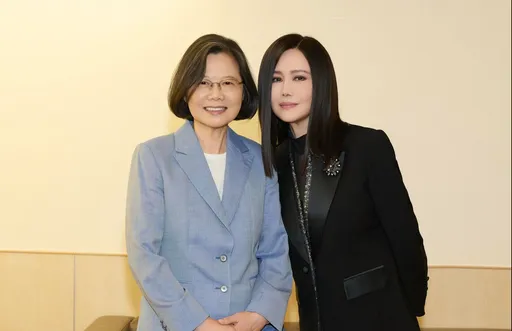 江蕙美聲撫慰心靈!前總統蔡英文朝聖 同框喊:甲你攬牢牢