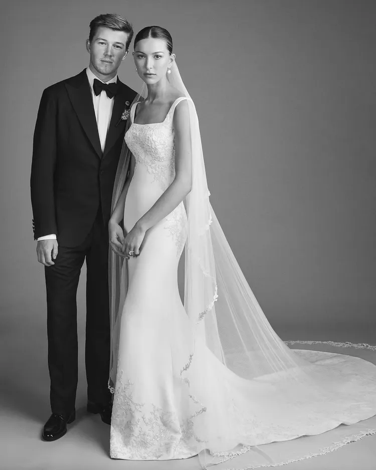 Eve Jobs（右）婚禮保密到家，近日她才自己曝光了婚紗照。翻攝evejobs IG