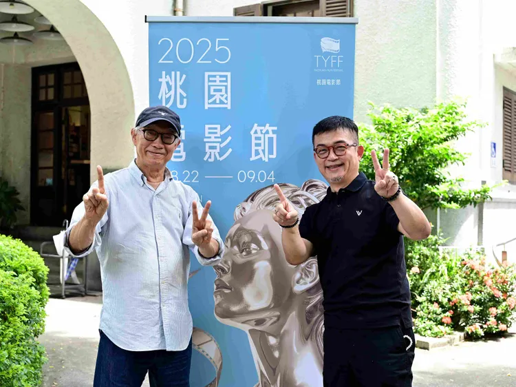廖慶松（左）應桃園電影節總策展人姚經玉之邀，在台北舉行交流講座。桃園電影節提供