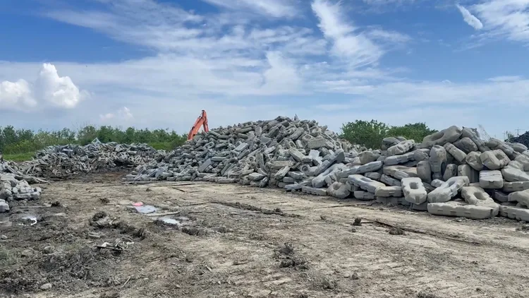 業者為節省成本便宜行事，已經違反《廢清法》，環境部稱將依法開罰。讀者提供