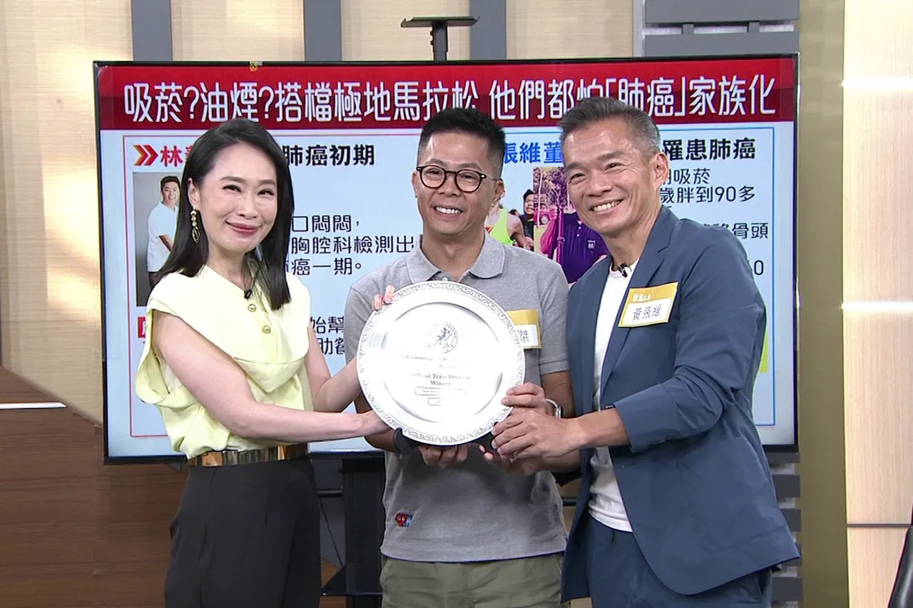 林义杰(中)率队夺下智利极地超级马拉松团体赛冠军。年代提供