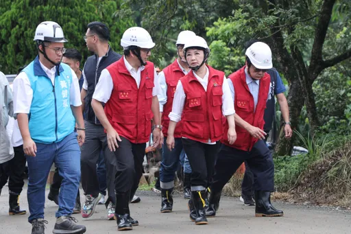 中市雨量破紀錄!北屯、石岡邊坡滑落土石流沖民宅 盧秀燕到場勘災