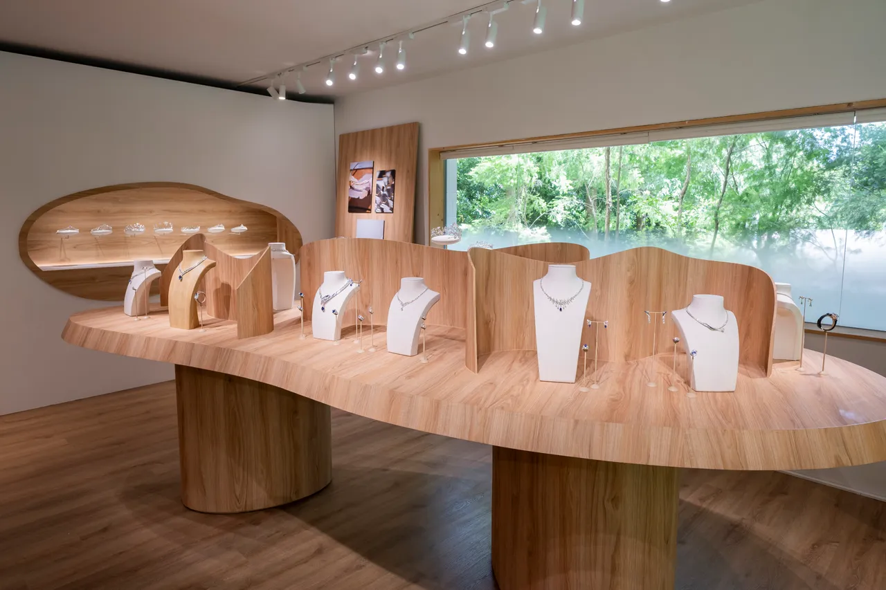CHAUMET高級珠寶展。品牌提供