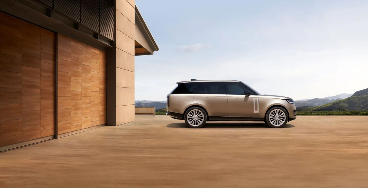 JLR Taiwan购车礼遇方案,也针对Range Rover、Range Rover Sport双车款加赠原厂电动侧踏升级。业者提供