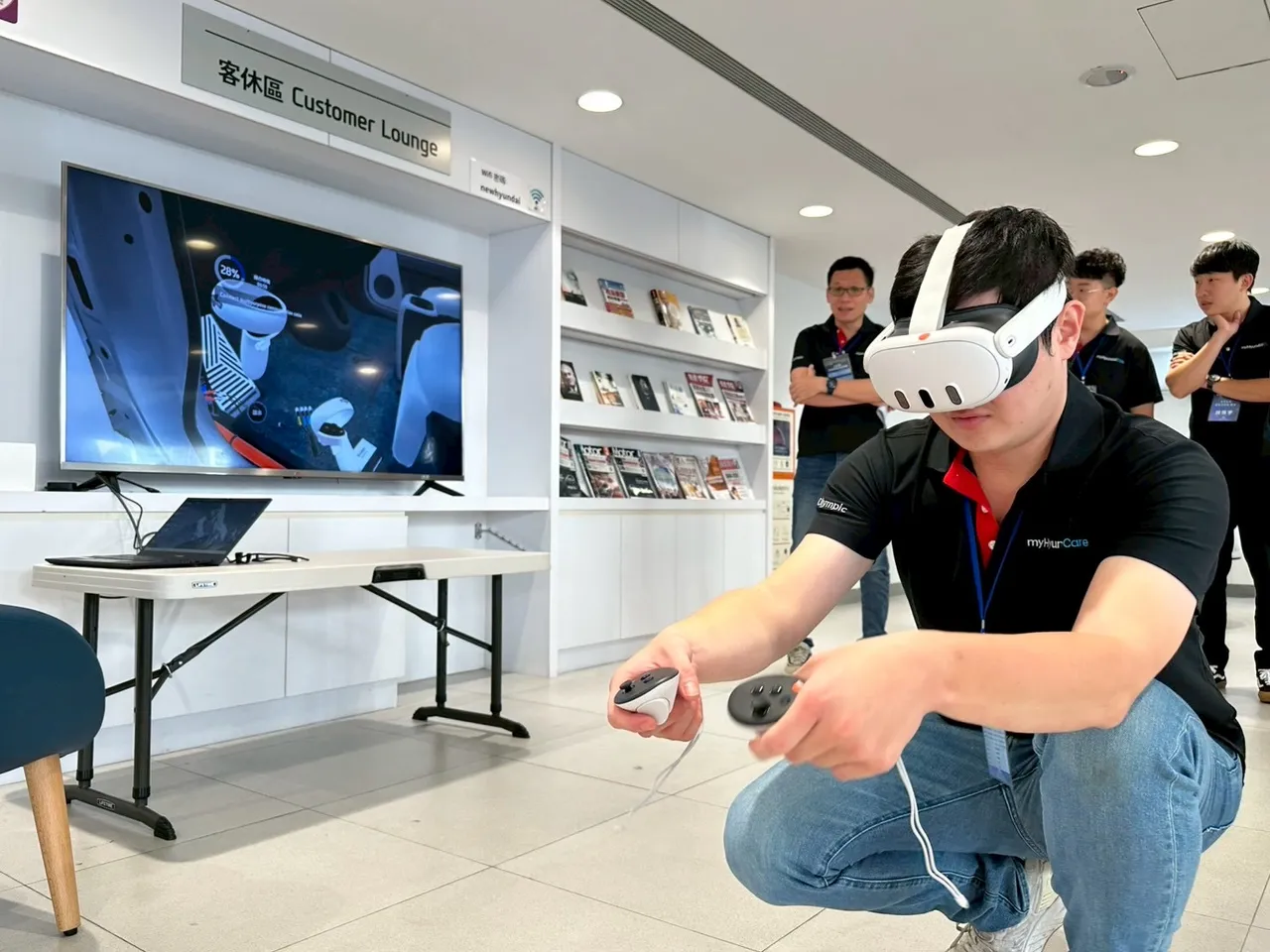 南阳实业今年首次引进 Meta Quest 虚拟实境设备,结合韩国原厂专为维修技术所开发的专业训练软体,打造沉浸式教学环境。业者提供