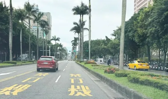 台北中山南路三線道街景。翻攝自trafficnews