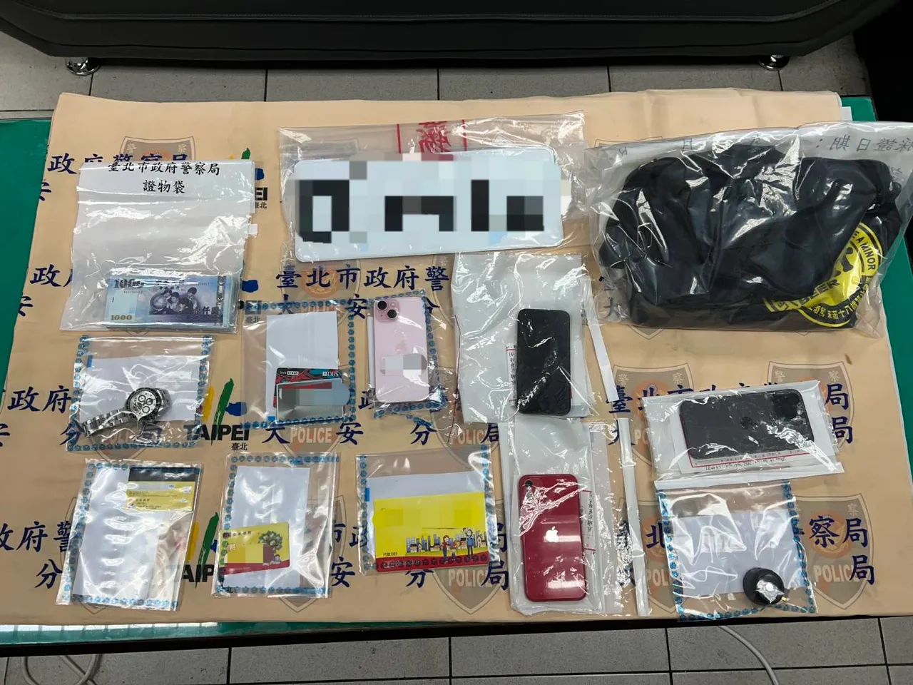 警方查获相关证物。警方提供