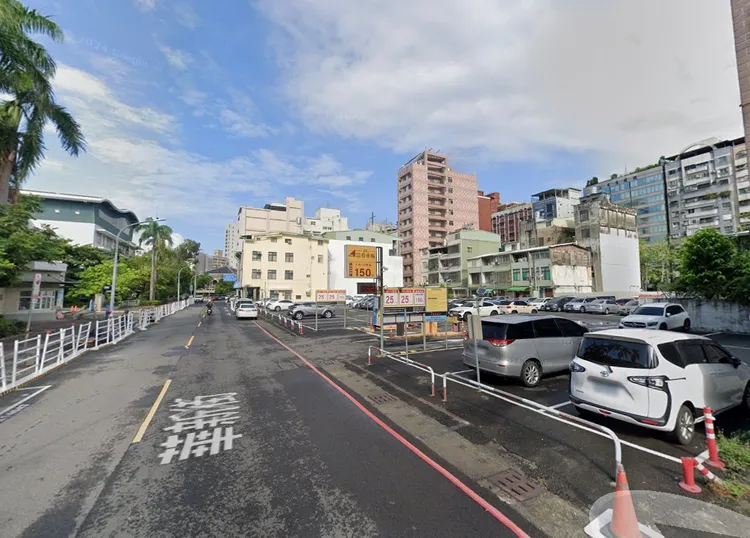 仰德建設土地具備校園景觀，將規劃超高建築。翻攝google map