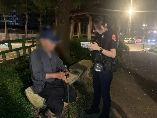 桃園老翁到台北訪友卻枯坐在平鎮區公園 警方及時發現協助返家
