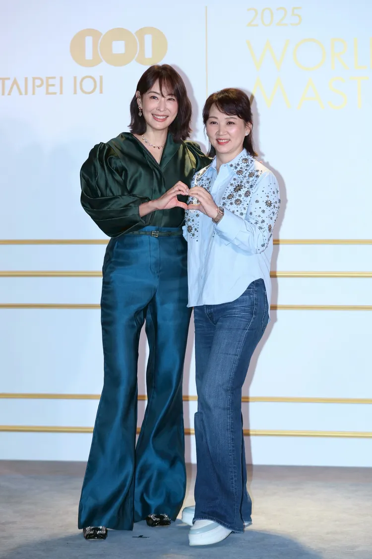 賈永婕（左）與閨蜜郁方。彭欣偉攝