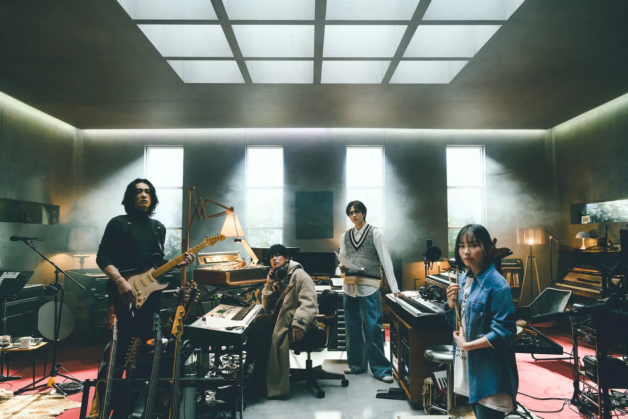 町田启太(左起)、佐藤健、志尊淳、宫崎优剧中组乐团TENBLANK。Netflix提供