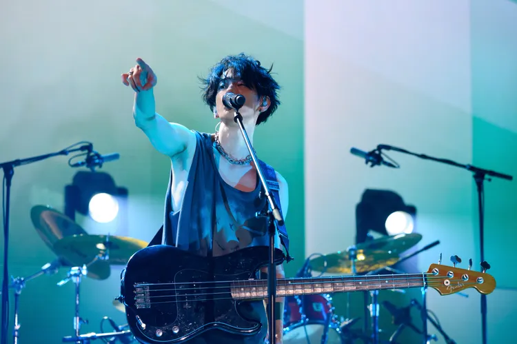 佐藤健身兼主角與製作人，覺得製作人的挑戰是要一直修改劇本。Netflix提供