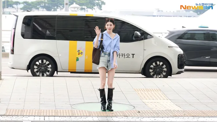 韓韶禧從首爾出發時，沒有戴口罩，整臉示人。翻攝YouTube