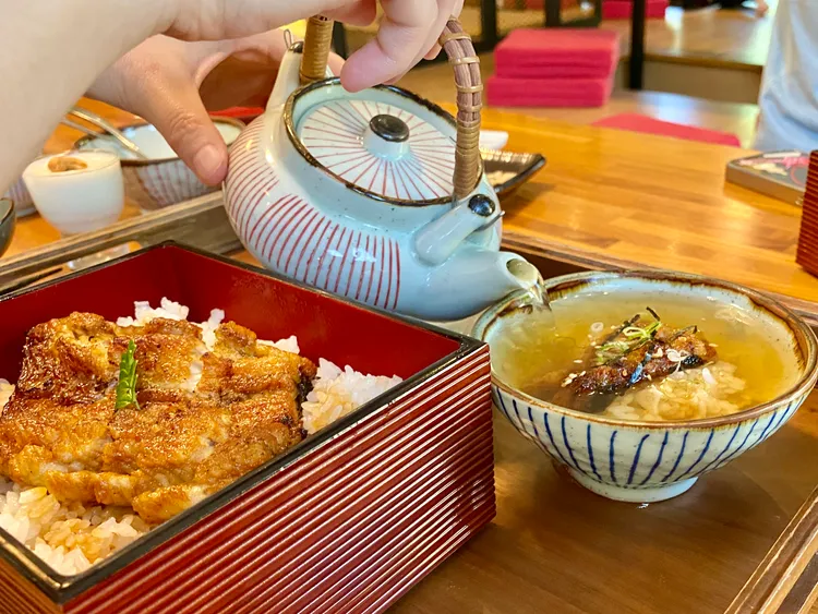 園內餐廳「日光璽舞」最新推出日式鰻魚便當。莊偉祺攝