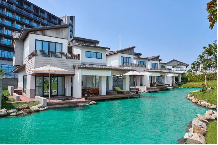 豪華湖畔Villa則期間加碼可免費入住至第6人。綠舞提供