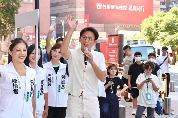 民眾黨主席黃國昌出席核三延役公投宣傳快閃行動。莊宗達攝