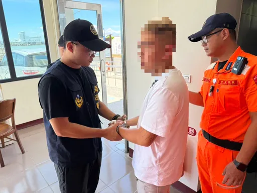 通緝男想到小琉球旅遊 才上船海巡就查出身分揪人歸案