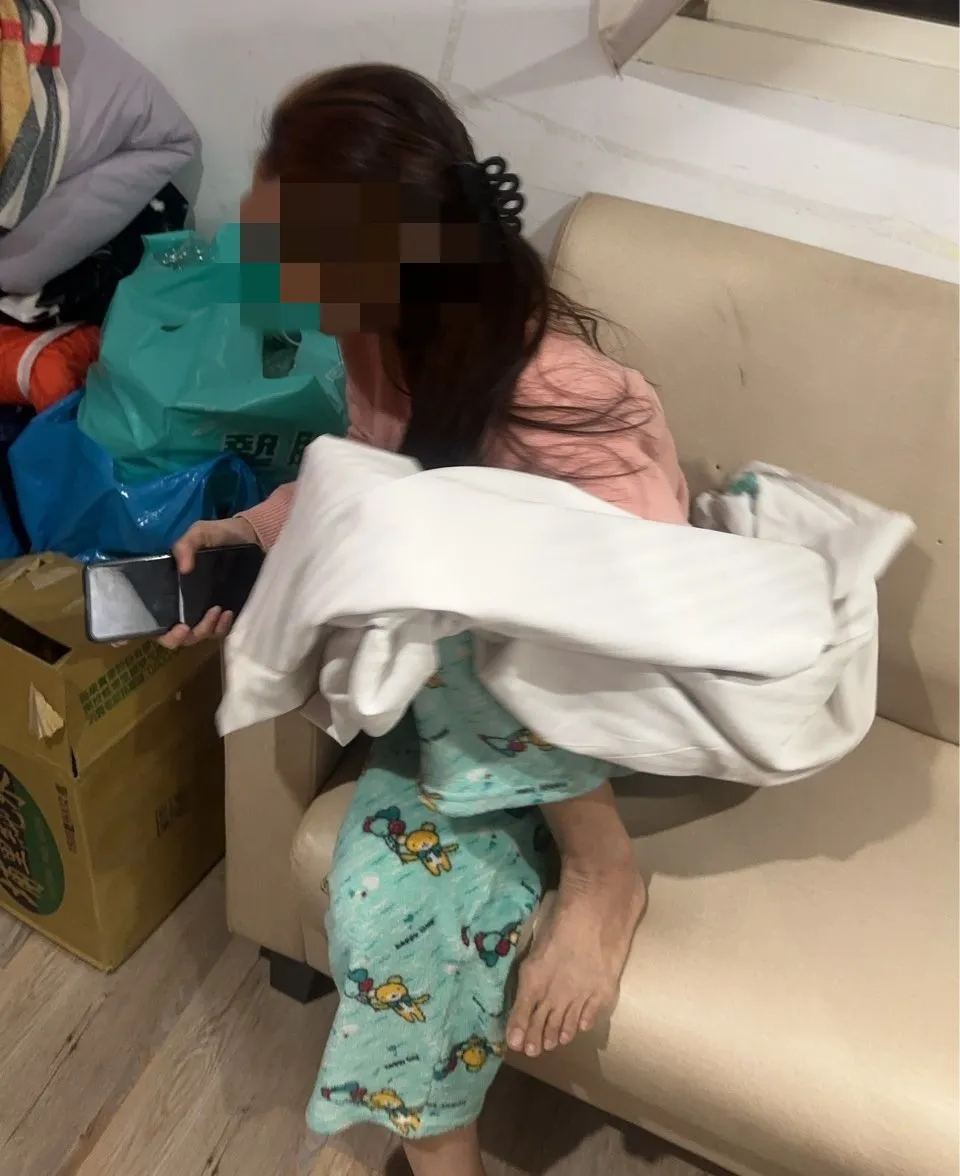 警方当场查获1女与男客性交易。中坜警分局提供