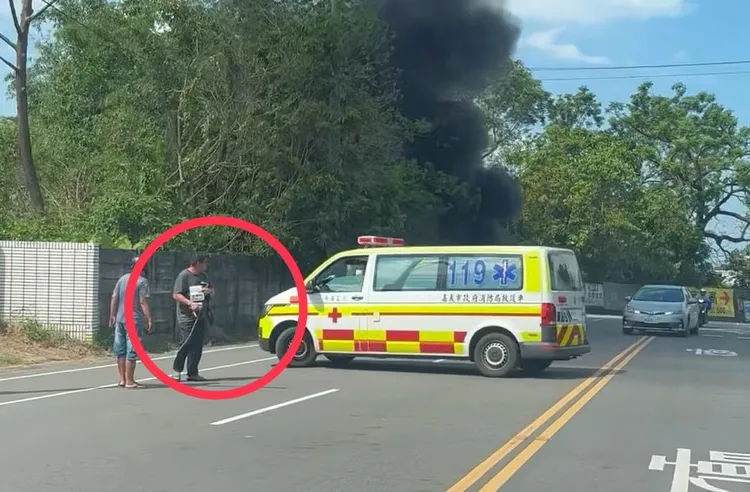 蔡男及時逃生，並無大礙，但飽受驚嚇，車輛也付之一炬。取自嘉義綠豆大小事