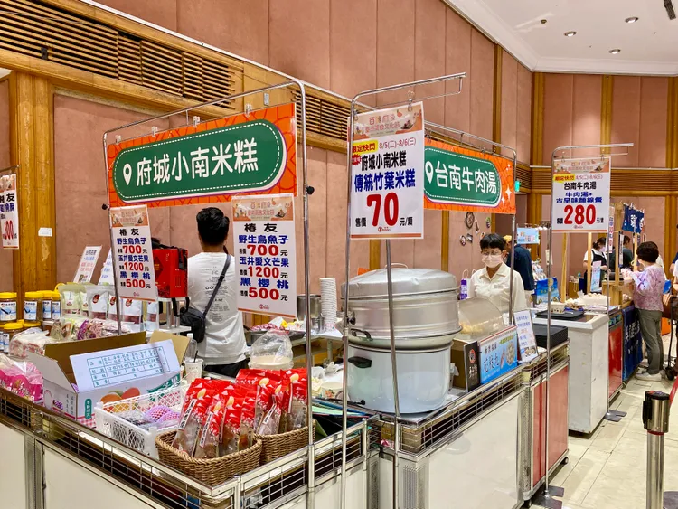 快閃美食今明兩日由台南特色牛肉湯與府城小南米糕登場。莊偉祺攝