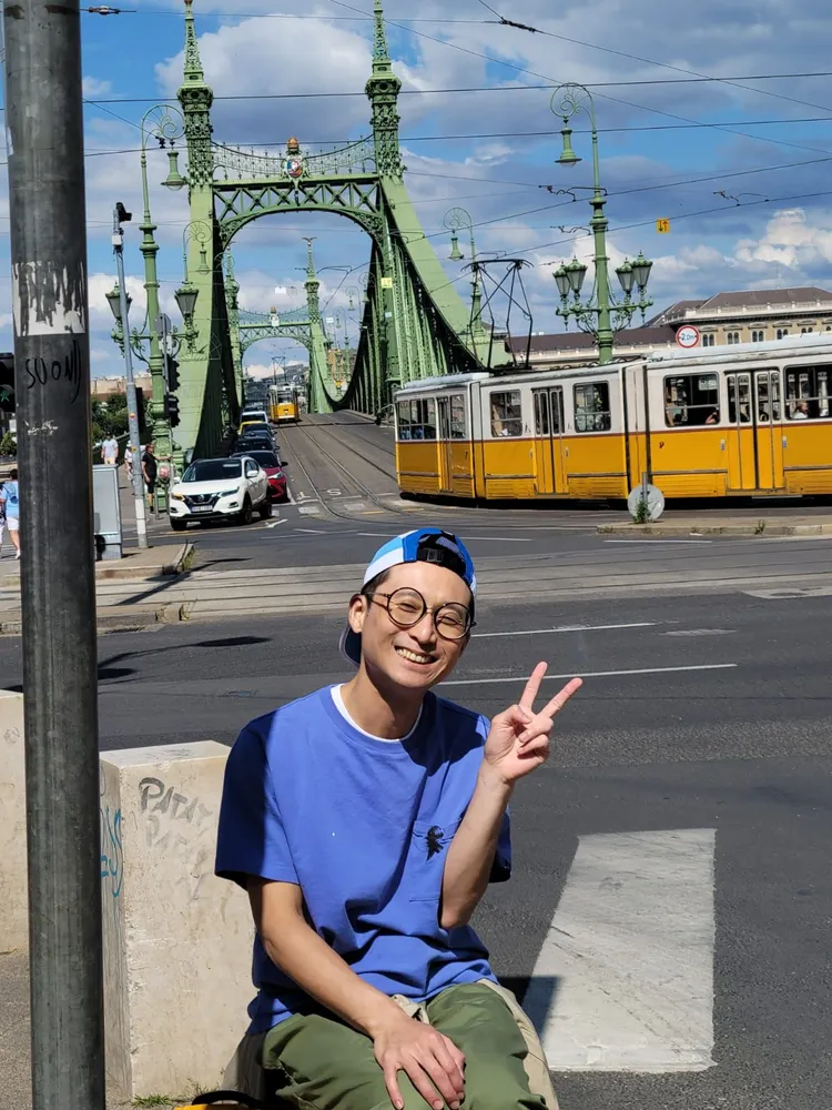 浩子暑假帶家人遊匈牙利布達佩斯。時代創藝提供