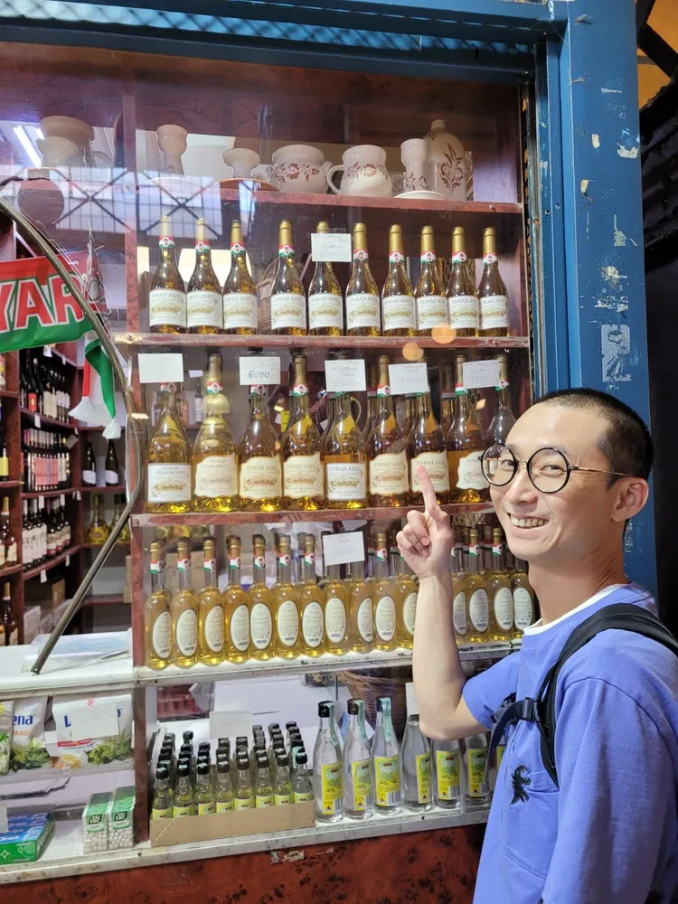 浩子在匈牙利探訪貴腐酒。時代創藝提供