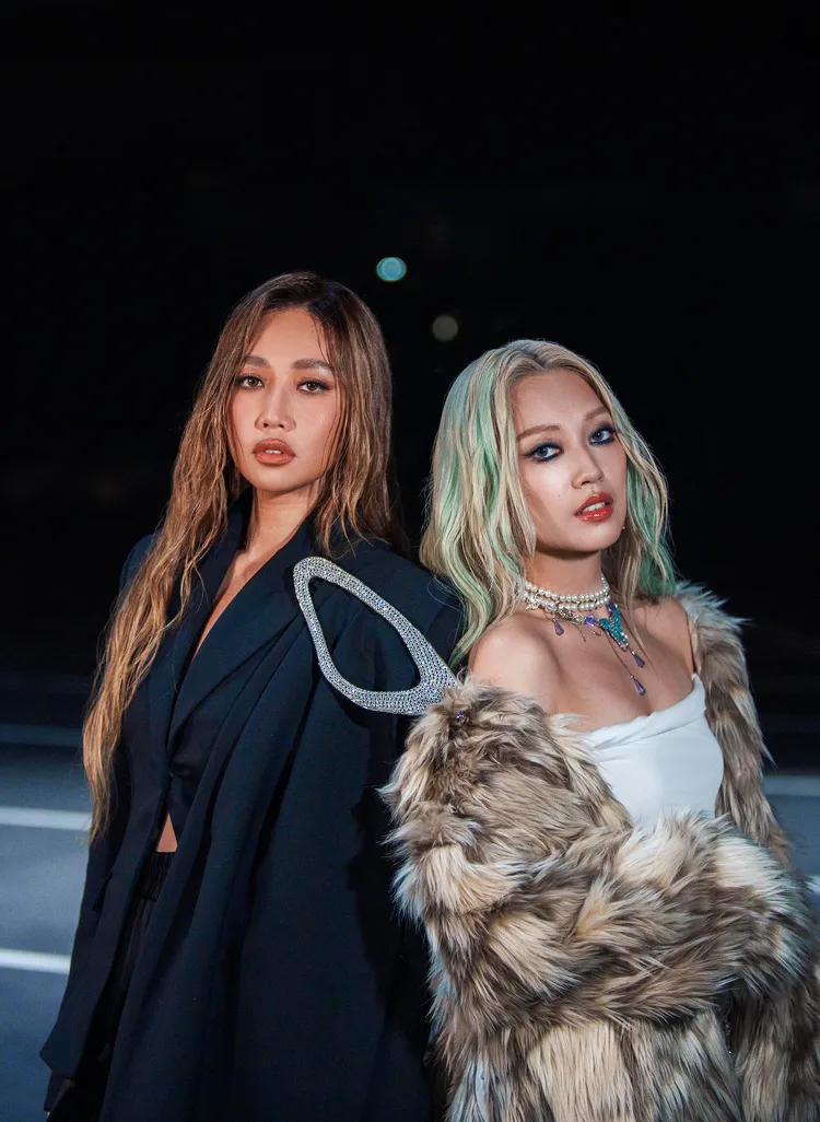 A-Lin（左）美聲神助攻子弟兵琟娜。谷優娛樂提供