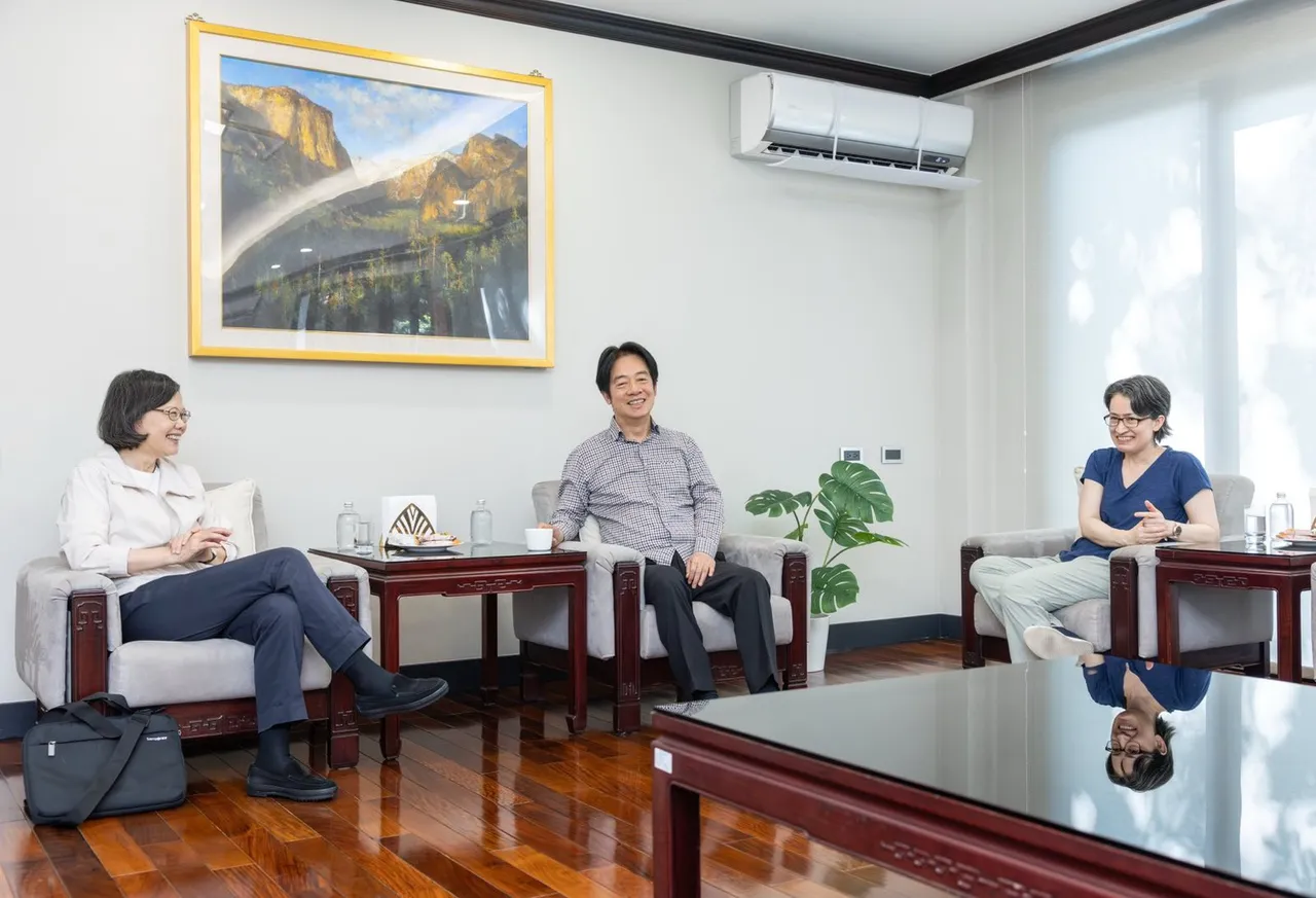 蔡英文强调,国家只有一个,台湾越是困难的时候,我们越要团结。蔡英文办公室提供