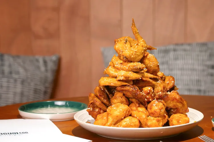 GUMGUM全年可賣出超過50萬隻雞翅。業者提供