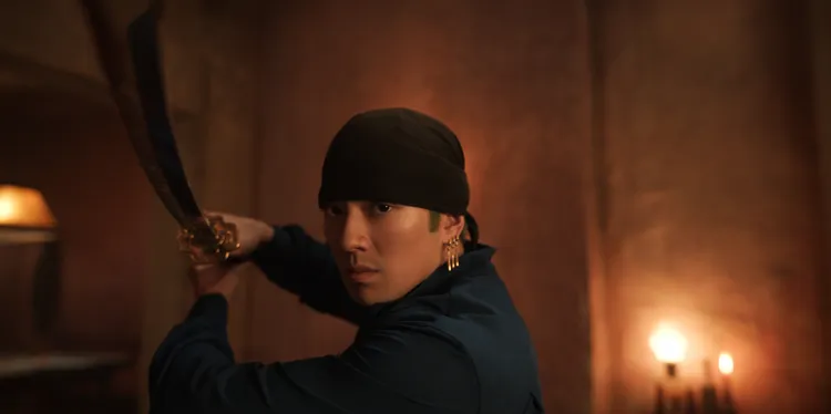 新田真劍佑被封為最帥索隆。Netflix提供