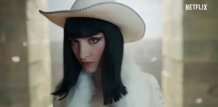 俄羅斯演員蕾拉阿波娃飾演考古學家羅賓，美貌讓粉絲驚艷。Netflix提供