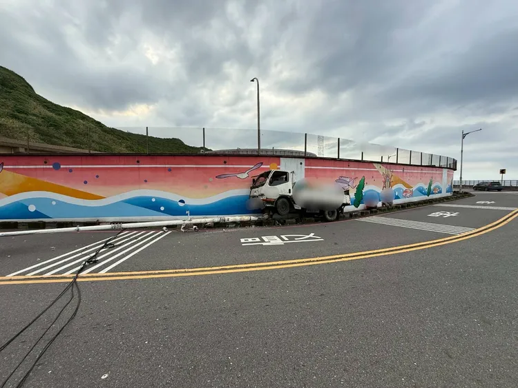 警方獲報後立刻派員到場處理，調查發現劉男酒測值達0.76mg/L。翻攝照片