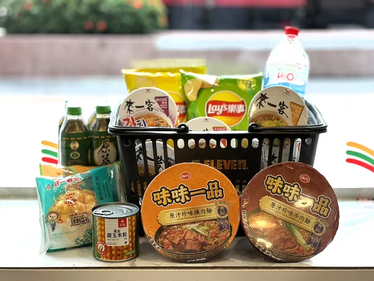 全台逾7100家門市已於颱風季節陳列大量民生物資用品。7-ELEVEN提供