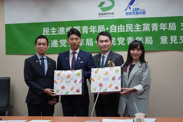 黃捷提到，短短三個月內台日政治都經歷巨大變動，包括日本改選與台灣的政治變化，青年世代需要背負重大責任。陳冠廷辦公室提供