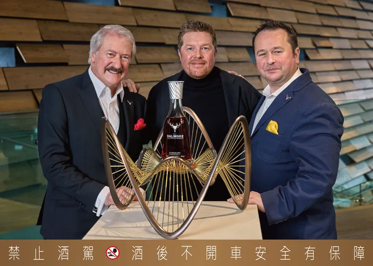 由 Foster + Partners 建築設計師 Ben Dobbin 與大摩傳奇釀酒師 Richard Paterson 及 Gregg Glass 共同打造《Luminary No.3》。