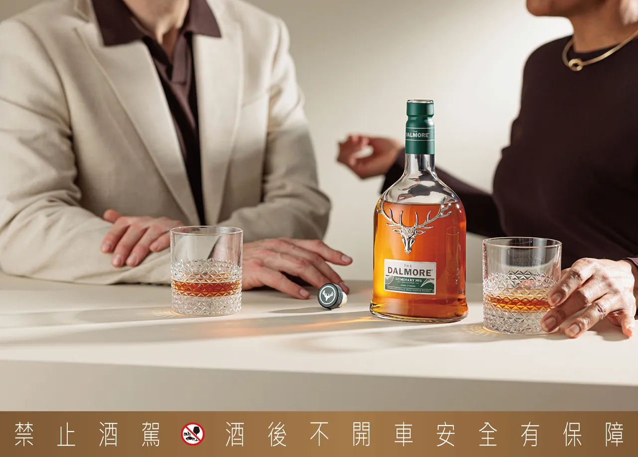 The Luminary No.3 是為珍貴時刻與摯友共享而生的威士忌,在絕佳音樂與氛圍中,啟發對世界的深層對話。