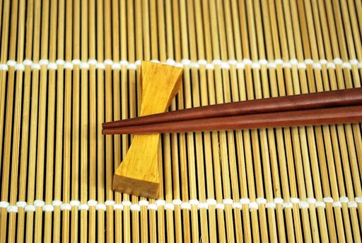 竹筷发霉看不出来继续用 全家惨得肝癌死光