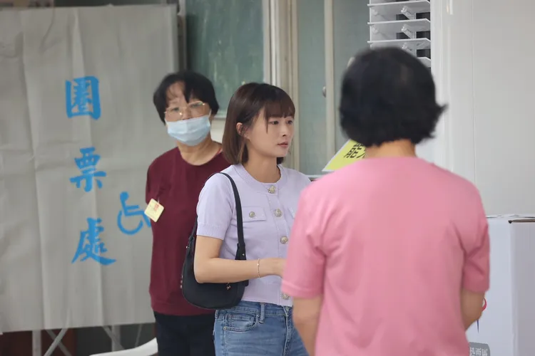 台中第8選區立委罷免領銜人廖芝晏上午也完成投票。罷團提供