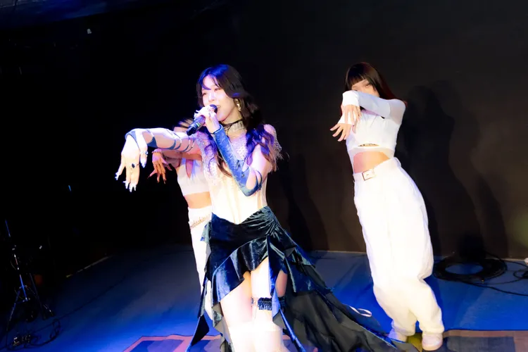 Erika在《Wifey》一曲中轉換身份，首度化身唱跳歌手。WANMEI 完美伙伴提供