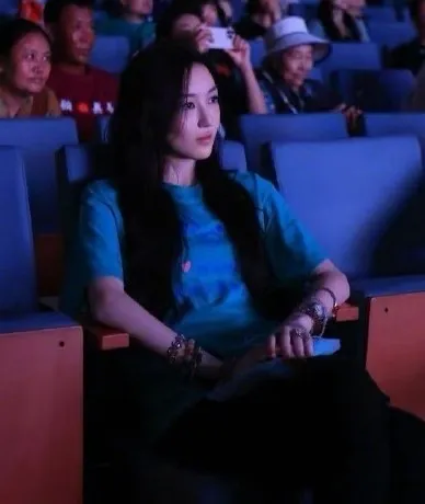 王菲女兒李嫣出席公益活動。翻攝章娛小丸子微博