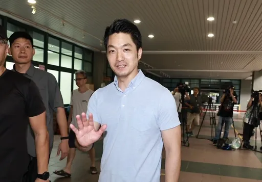 王义川讽卢秀燕粉底液2400元 蒋万安被「这问题」考倒