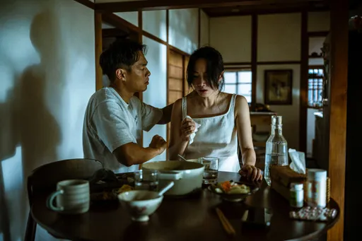 楊祐寧見孕妻半夜驚醒抓破肚 「撕咬生肉、猛吞內臟」詭態渾身發毛